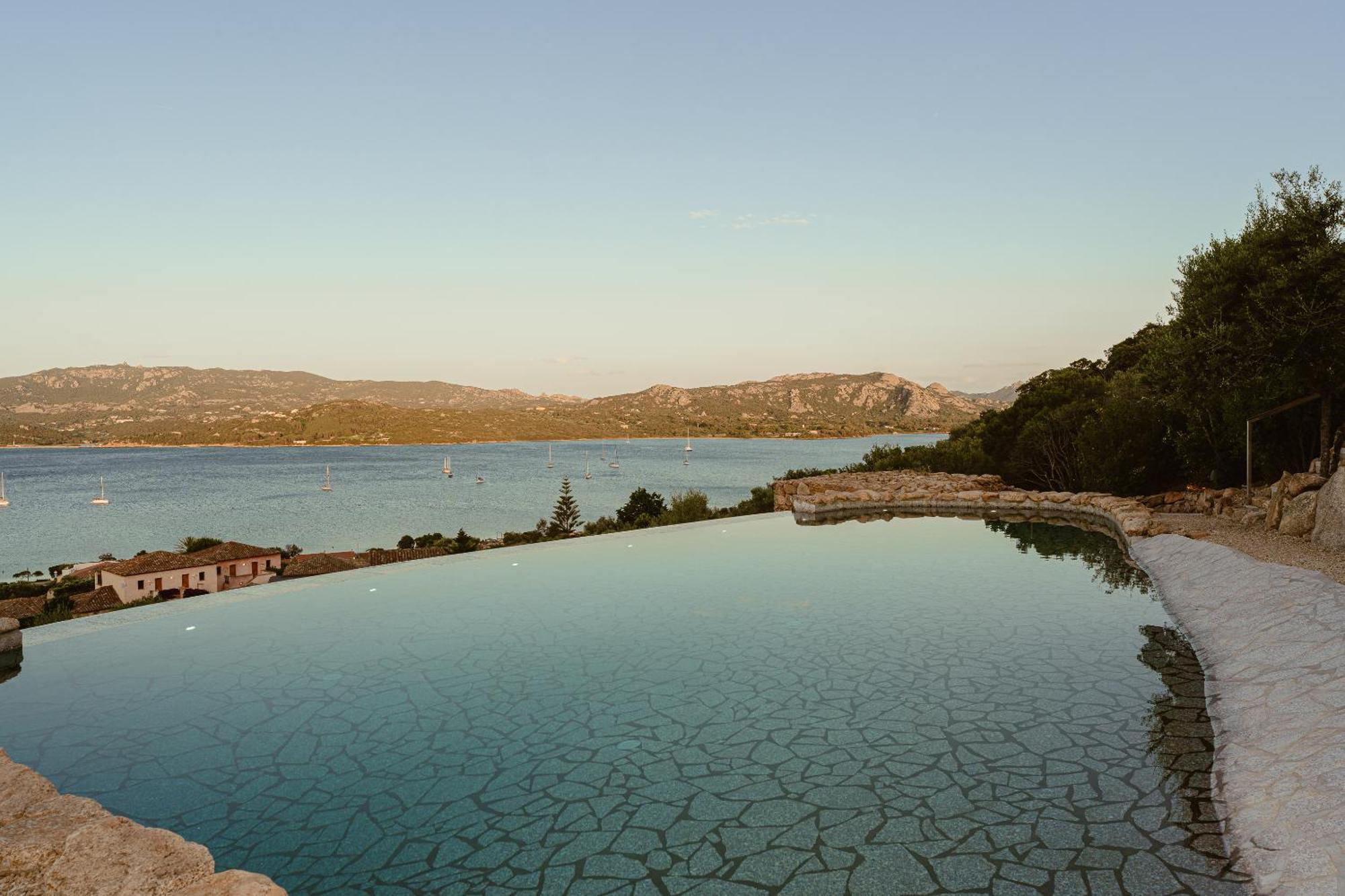 Aethos Sardinia Hotel Cannigione Exterior foto