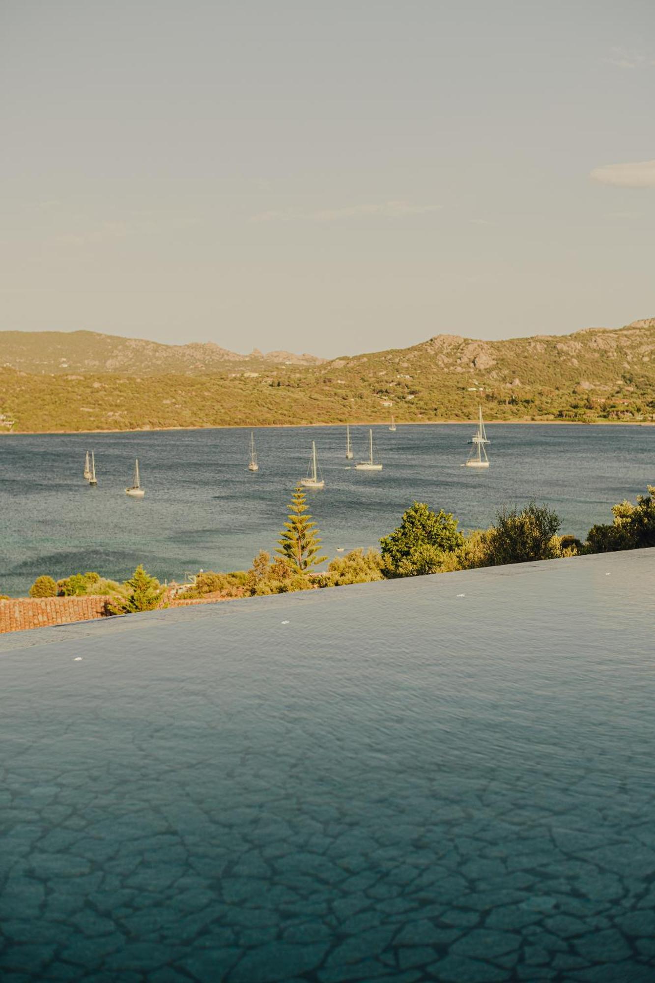 Aethos Sardinia Hotel Cannigione Exterior foto