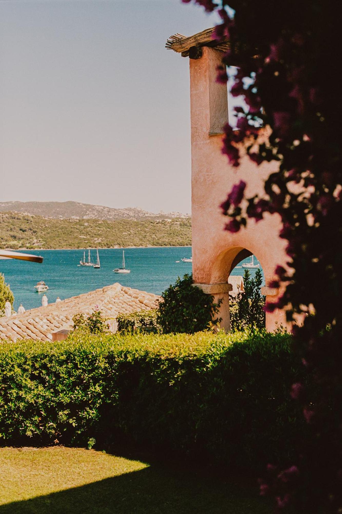 Aethos Sardinia Hotel Cannigione Exterior foto